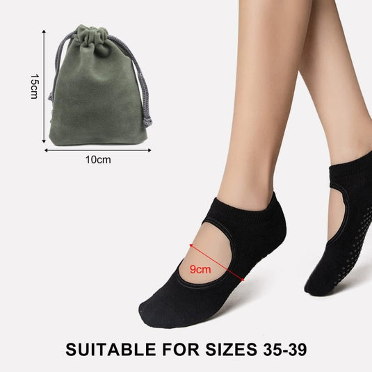 Verbeter uw yoga-ervaring met onze zwarte enkelsokken van hoogwaardig katoen, met een opening van 9 cm voor comfort en duurzaamheid. Perfect voor maten 35-39, ze worden geleverd met een trekkoordtas van 15 cm x 10 cm, ideaal voor eenvoudige opslag en reizen.