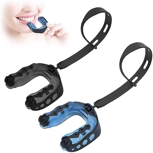De betrouwbare sportmondbeschermer is voorzien van twee EVA-kunststof mondstukken met verstelbare bandjes, in zwart en blauw. Een inzet toont een persoon die de zwarte over zijn tanden aanbrengt.