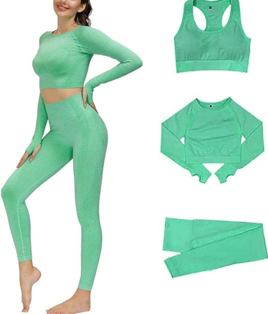 Vrouw in een groene crop-top en activewear-set met naadloze legging met hoge taille, met afzonderlijke afbeeldingen van de kledingstukken om haar heen.
Productnaam: Zie er geweldig uit en voel je geweldig in deze Zephyr 3-delige yoga workoutset!