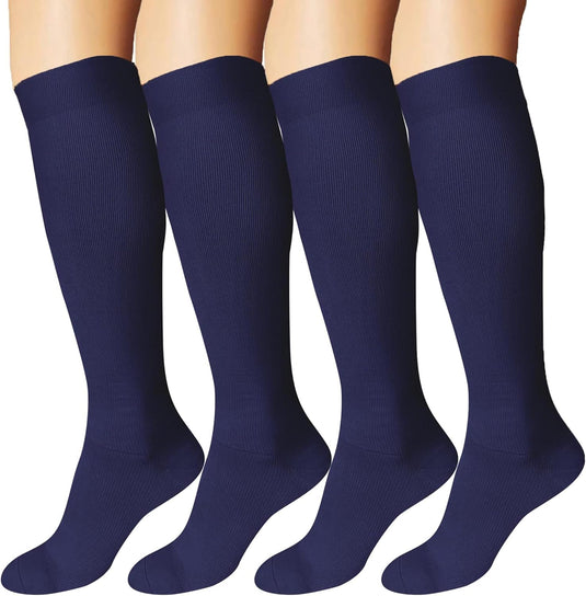Maximale ondersteuning en comfort – Ontdek de kracht van compressiekousen! 🏃♂️🦵 Vier paar benen dragen navy compressiekousen op witte achtergrond, perfect voor bloedcirculatie en minder spiervermoeidheid.