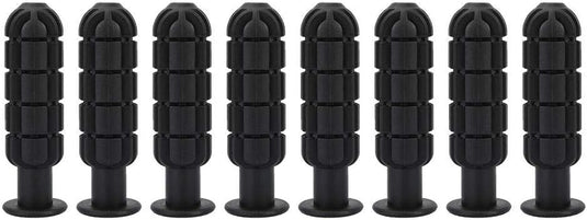 Acht zwarte geribbelde rubberen stoppers staan rechtop op een rij tegen een witte achtergrond en hebben een antislipeffect.