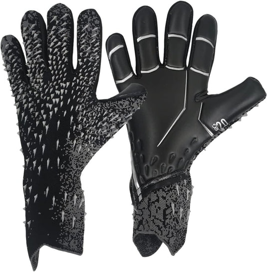 De zwarte en grijze handschoenen, met textuurpatronen en puntige details, worden getoond in palm- en rugaanzichten. Deze premium voetbalkeepershandschoenen zorgen voor superieure grip.