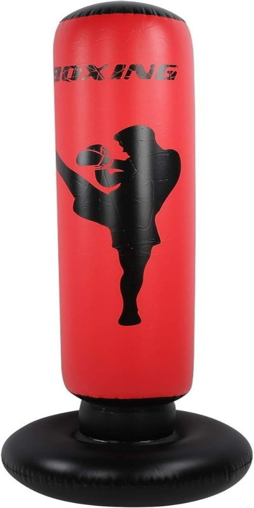 Laad afbeelding in Galerijviewer, Verover je kracht en roest met de Rode opblaasbare staande bokszak van 170cm met een silhouet van een kickbokser.
