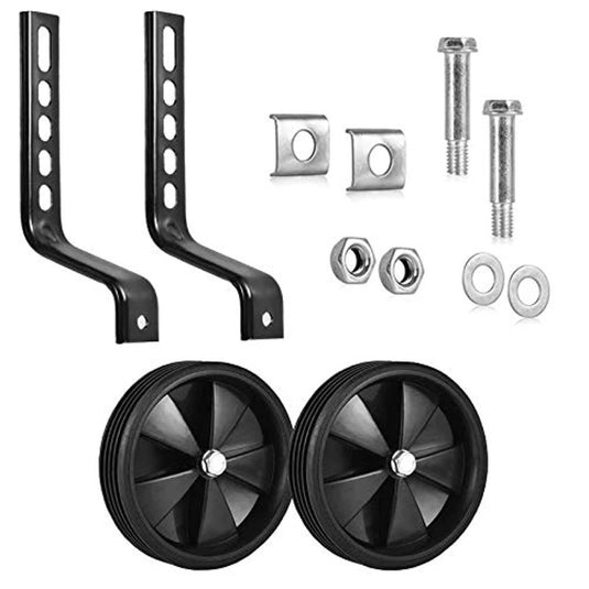 Zwarte fietszijwieltjes met verstelbare beugels, moeren, bouten en ringen op een witte achtergrond. Veiligheid gegarandeerd met Zijwieltjes voor kinderfietsen: De veilige start van hun fietsplezier!.