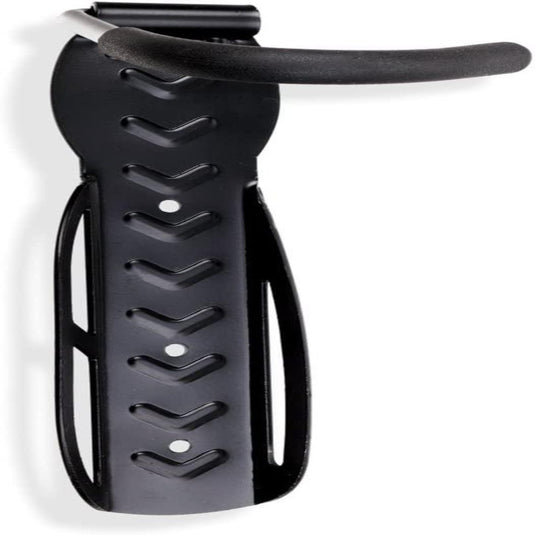 Fiets ophangsysteem: een zwart metalen fietsenrek voor aan de muur met een gebogen haak en een reeks horizontale sleuven voor verstelbare montage.