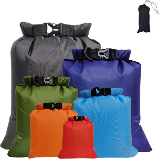 Set van diverse gekleurde duurzame waterdichte dry bags voor buitenactiviteiten.
Productnaam: Ga zorgeloos op avontuur met onze AquaNova waterdichte zakken!
