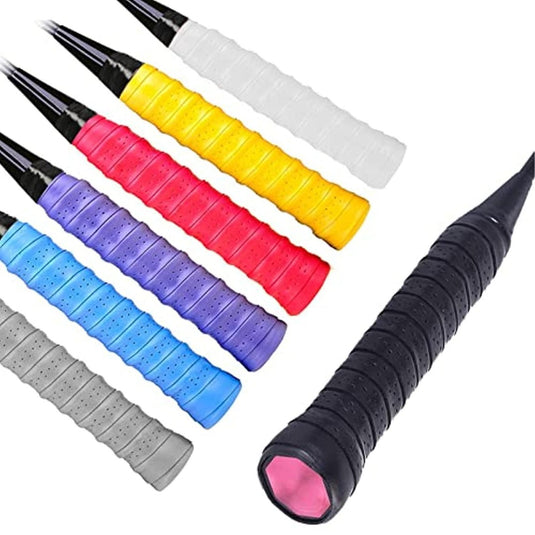 De Padel grip set: personaliseer je racket en verbeter je spel is verkrijgbaar in levendige kleuren (grijs, wit, roze, blauw, paars, geel en rood) en is ook verkrijgbaar in een strakke zwarte variant. De set wordt geprezen om zijn kleurrijke kwaliteit en verbeterde grip waarmee je je spel op elke baan naar een hoger niveau tilt.