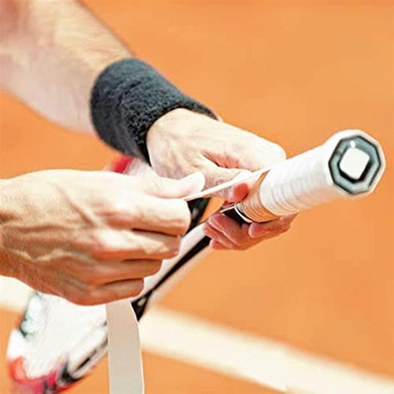 Laad afbeelding in Galerijviewer, Iemand die een tennisracket opnieuw vastpakt met een Padel gripset: personaliseer je racket en verbeter je spel.
