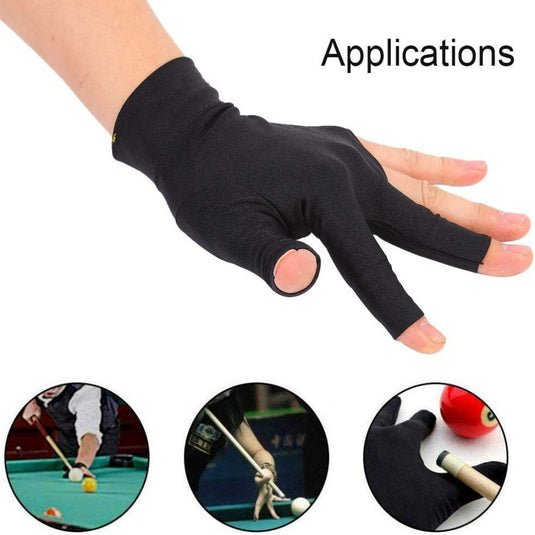 Een hand met een zwarte vingerloze Verhoog je biljartspel met onze flexibele biljarthandschoen, gedemonstreerd in toepassingen zoals poolen en andere sporten.