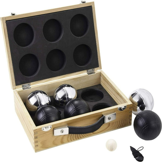 Ervaar petanque plezier met ons prachtige petanque spel in kist van hout, inclusief zes bocceballen (drie zwart, drie zilver) in schuimvakken, een kleine witte bal en meetgereedschap voor een compleet spel.