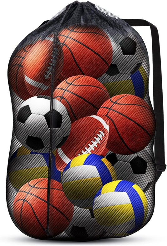 De ideale ballentas gevuld met verschillende sportballen, waaronder voetballen, basketballen, een American football en een volleybal.