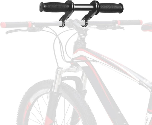 Gedeeltelijke weergave van een fiets met stuur, voorvork en wiel, met een rood en grijs frame, een avontuurlijk fietsuitje met de perfecte kinderzadel op stang, gericht op het bovenste gedeelte.