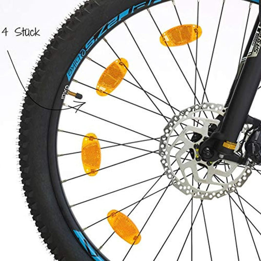 Fietswiel voorzien van een fietsreflectorset voor verbeterde zichtbaarheid in het donker en veiligheid.