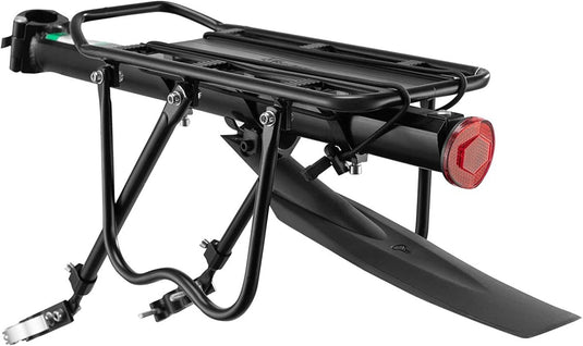 Ontdek de ultieme fiets bagagedrager voor mountainbike - Efficiënt en betrouwbaar met geïntegreerde rode achterlicht gemonteerd boven een spatbord.