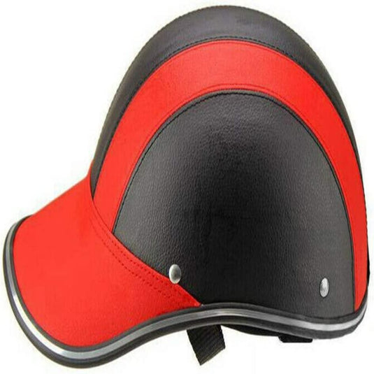 Een rood-zwarte baseballpet, gemaakt van hoogwaardig materiaal, met een lange klep aan de voorkant, ontworpen voor veiligheid tijdens het fietsen. Stijlvol en veilig: Ontdek de elegante fietshelm voor ultieme bescherming.