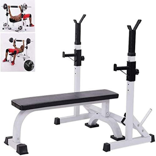 De hoofdafbeelding toont de multifunctionele halterbank met een halterrek, terwijl de inzetafbeeldingen een persoon tonen die deze gebruikt voor krachttraining bij het bankdrukken. Product: