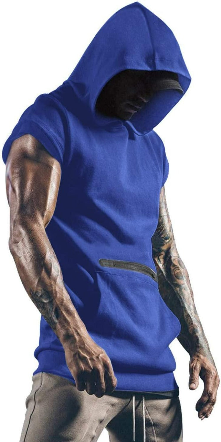 Laad afbeelding in Galerijviewer, Een gespierd persoon in een blauwe Gym-tanktop voor heren en een grijze korte broek, met gedetailleerde tatoeages op de armen, staande met het hoofd naar beneden en een onzichtbaar gezicht.
