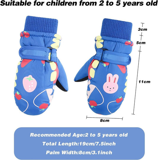 Paar kinderskihandschoenen met konijn- en fruitmotief, geschikt voor kinderen van 2 tot 5 jaar, met afmetingen. Deze kinderskihandschoenen zijn waterdicht.