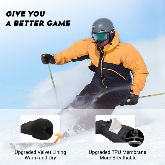 Een skiër in een geel jasje en een zwarte helm manoeuvreert op besneeuwd terrein; inzetstukken tonen close-ups van de fluwelen voering en het ademende membraan van de jas, terwijl je je handen warm draagt en geniet van de wintersport met deze skihandschoenen.