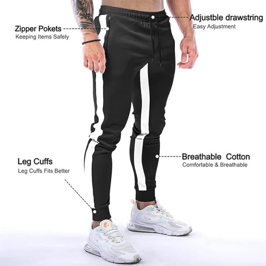 Man in zwart-witte joggingbroek voor heren met ritszakken, verstelbaar trekkoord, beenmanchetten en ademend katoen gemarkeerd als kenmerken.