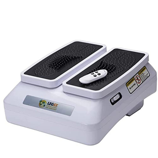 De Beentrainer pro in de kleuren zwart en wit heeft een gestructureerd oppervlak met een afstandsbediening aan de bovenkant. Hij fungeert zowel als voetmassage-apparaat als een effectieve beentrainer om de spierkracht te verbeteren.