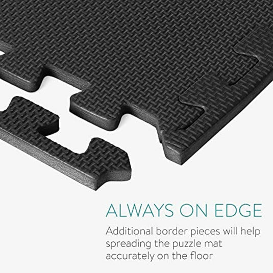 Close-up van een zwarte puzzelmat met extra randstukken, die benadrukken dat het antislipoppervlak op de vloer blijft liggen. Op de tekstoverlay staat 'altijd op de rand'.