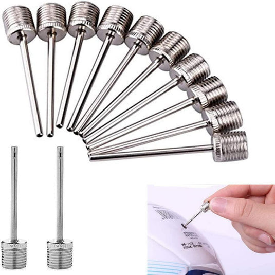 Een rij van tien roestvrijstalen ballenpomp naalden, waarvan er twee uit elkaar staan, laat zien hoe gemakkelijk ze te gebruiken zijn. Met één hand kun je er moeiteloos een in de punt van een pomp steken. Dit laat zien hoe gemakkelijk en duurzaam ballenpompen zijn.