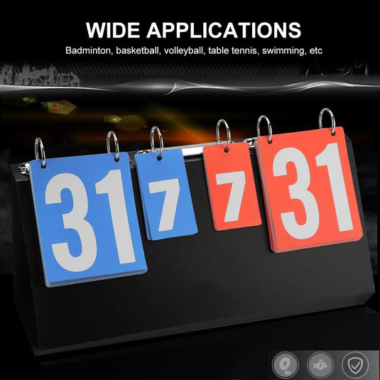 Draagbaar scorebord met de nummers 31, 7 en 731 tegen een donkere achtergrond met tekst die aangeeft dat het gebruiksvriendelijk en universeel bruikbaar is in verschillende sporten.