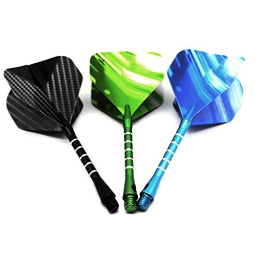 Versier je dartspel met onze dartflights set - 66 stuks in diverse kleuren met zwarte schachten en kleurrijke dartflights in zwart, groen en blauw op een witte achtergrond.