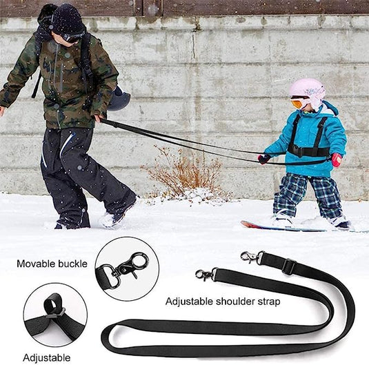Volwassene gebruikt Optimaal Begeleid met een verstelbare riem om een kind te begeleiden bij het leren skiën.