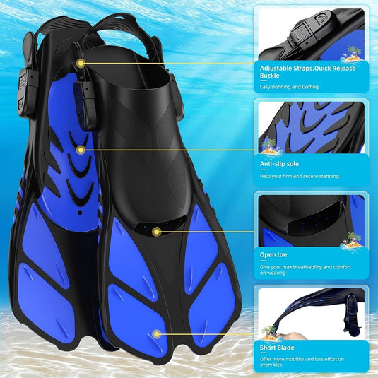 Een weergave van blauwe en zwarte duikvinnen en snorkelsets met verstelbare band voor volwassenen, met aandacht voor kenmerken zoals antislipzolen, open teenontwerp en een kort blad voor comfortabel en efficiënt zwemmen.