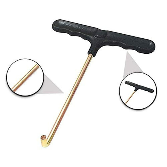 De T-haak veertrekker heeft een T-vormig zwart handvat en een metalen staaf met een haak, vergelijkbaar met een trampoline veertrekker, met twee ingezette zooms die het detail van de haak benadrukken.