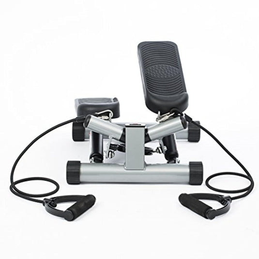 Compacte draagbare workout-stepper met weerstandsbanden en digitale monitor, geïsoleerd op een witte achtergrond.
