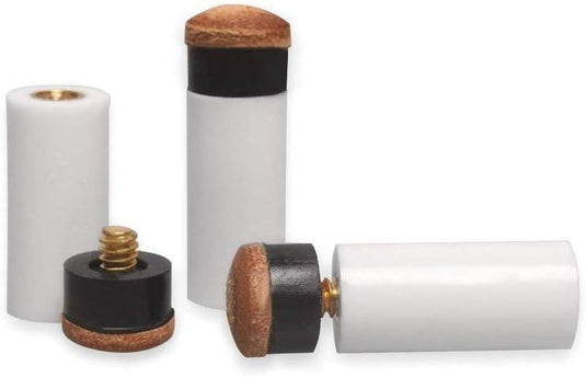 Een set van vier gedemonteerde miniatuur batterijvormige containers gemaakt van Verbeter je biljartspel met deze hoogwaardige biljartkeu punten materialen op een witte achtergrond.