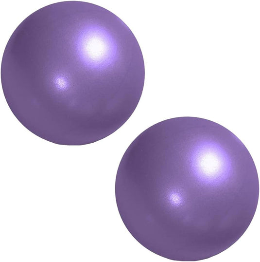 Twee paarse Versterk je core en verbetering je balans met onze pilatesballen met een glanzende afwerking.