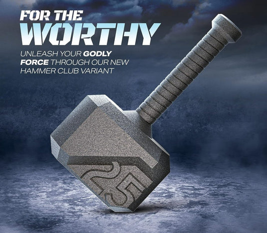 Versterk je hele lichaam met een Mjölnir kettlebell, ontworpen om eruit te zien als een mythisch wapen, met tekst die reclame maakt voor een nieuwe hamerclub genaamd "voor de waardigen".