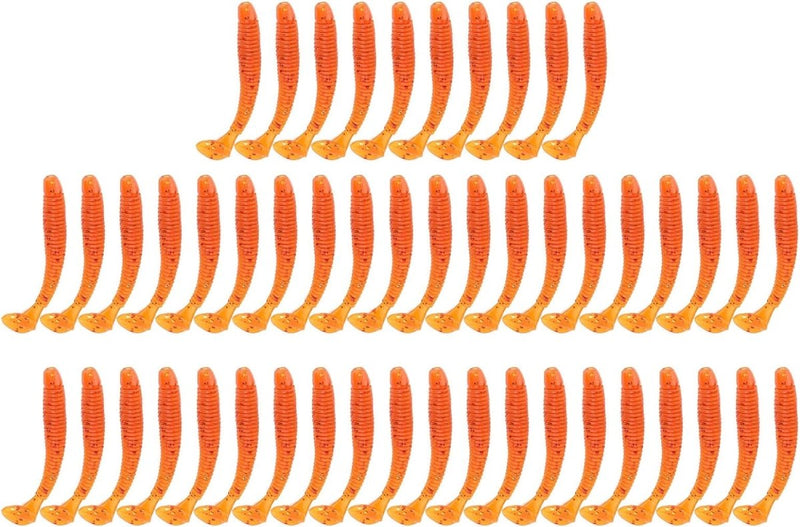 Laad afbeelding in Galerijviewer, Rijen oranje, lachende wortelpennen gerangschikt in een rasterpatroon op een witte achtergrond, gemaakt van &quot;Vis als een pro met dit 50-delige set zachte kunstaas!&quot;.
