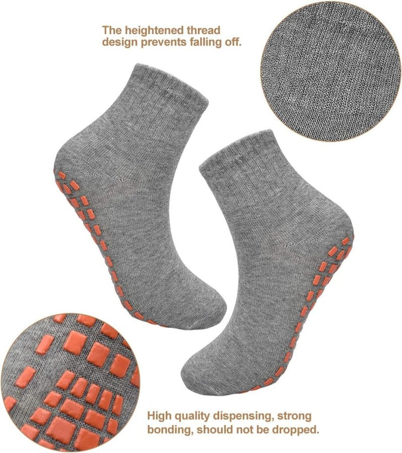 Laad afbeelding in Galerijviewer, Ontdek ultieme grip en comfort met grijze sportsokken met oranje antislip grips. Geniet van close-upbeelden van het grippatroon en de textuur van de stof, ontworpen om uitglijden te voorkomen en een sterke hechting te garanderen.
