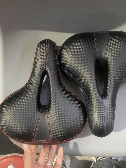 Comfortabel fietszadel met traagschuim en dubbele vering zwart