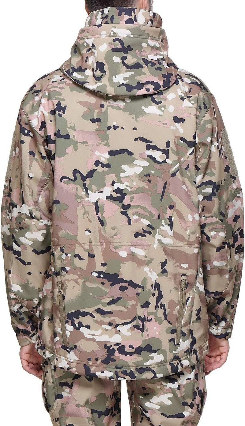 Load image into Gallery viewer, Een persoon van achteren gekleed in een Camouflage tactische heren softshell jas met capuchon.
