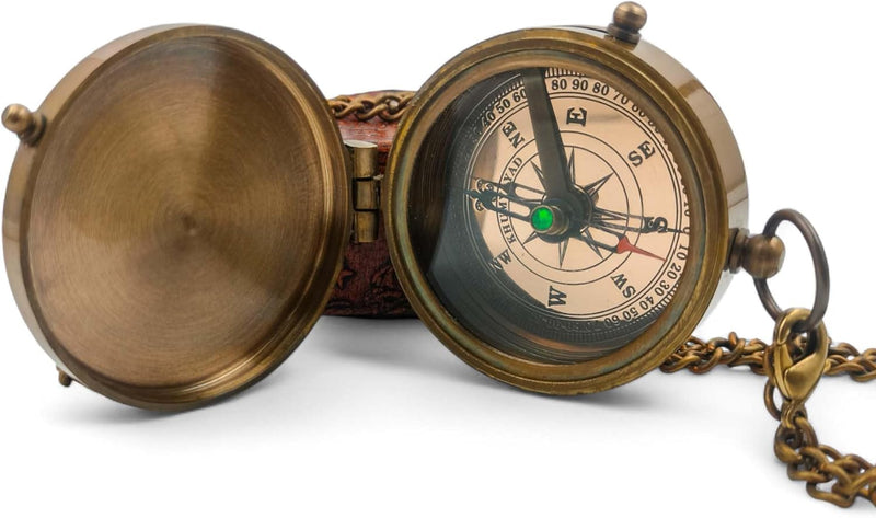 Laad afbeelding in Galerijviewer, Messing Pocket Kompas Handgemaakte Volledig Functionele Antieke Nautisch Steampunk Kompas, Graveerbaar Met Lederen Case.
