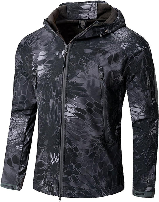 Camouflage tactische heren softshell jas met camouflage-design: de perfecte metgezel voor je outdoor avonturen.