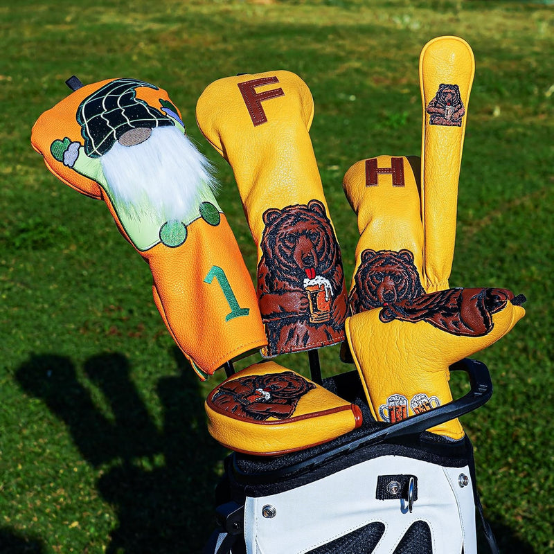 Laden Sie das Bild in Galerie -Viewer, Golfclub beschermhoes van kunstleer met Ierse kabouter voor driver en houten golfclubs – golfheadcover – golfdecoratie
