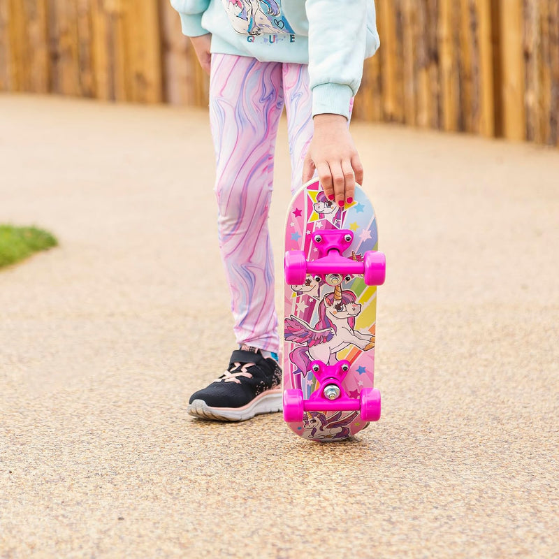 Laad afbeelding in Galerijviewer, OZBOZZ UNICORN SKATEBOARD - 17 Inch Deck - Fantastische Fantasy Graphics voor een fantastische rit
