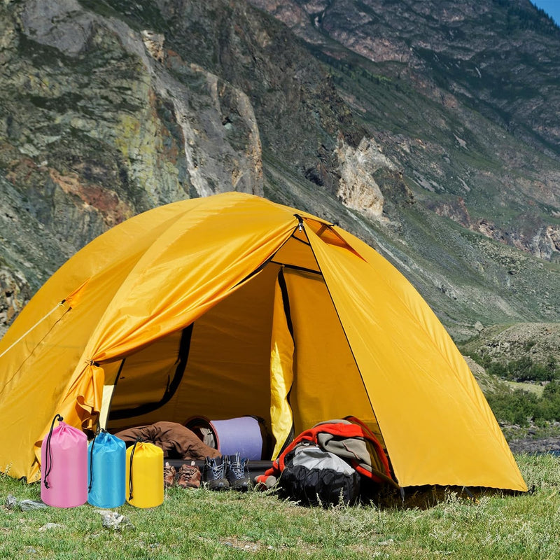 Załaduj obraz do przeglądarki galerii, Waterdichte opbergzak 11 x 20 cm met trekkoord oranje – stuff sack – camping accessoires
