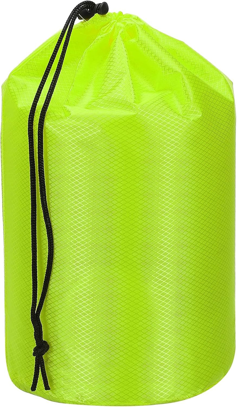 Załaduj obraz do przeglądarki galerii, Waterdichte opbergzak 11 x 20 cm met trekkoord oranje – stuff sack – camping accessoires
