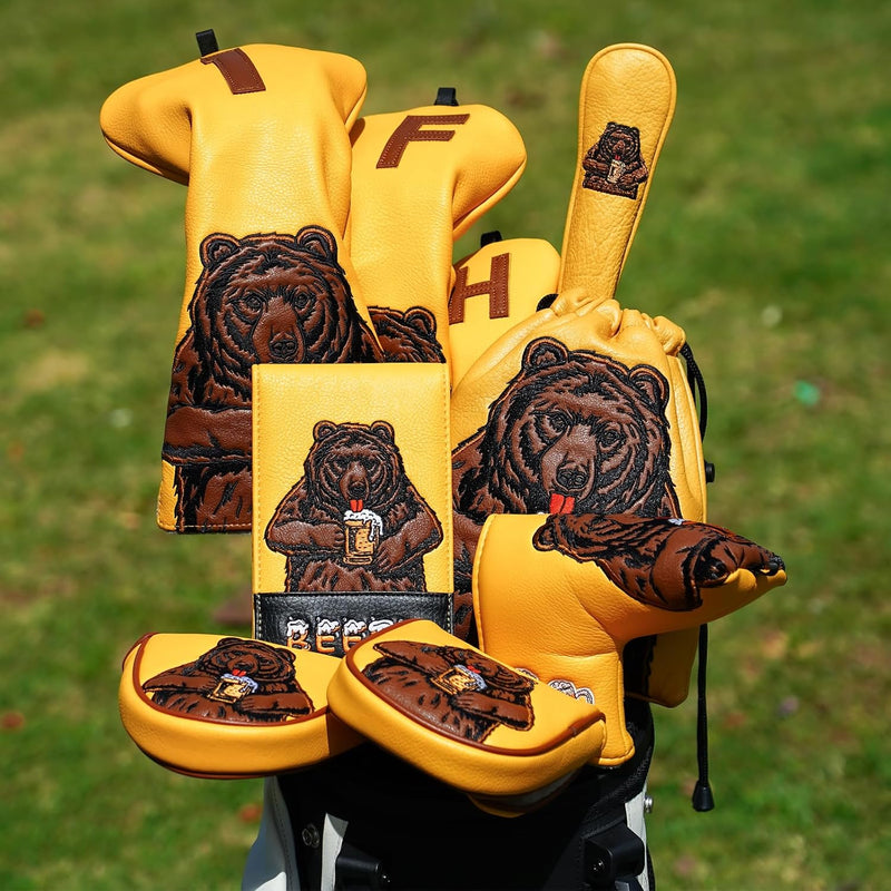 Chargez l'image dans la visionneuse de la galerie, Golf scorekaarthouder van kunstleer met berenborduurwerk inclusief 10 scorekaarten en potlood – yardageboek – golfscoreboek

