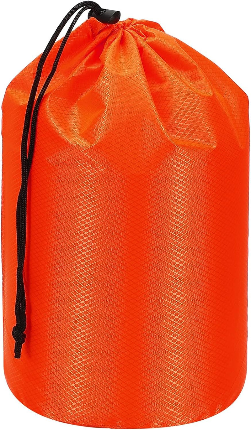 Załaduj obraz do przeglądarki galerii, Waterdichte opbergzak 11 x 20 cm met trekkoord oranje – stuff sack – camping accessoires
