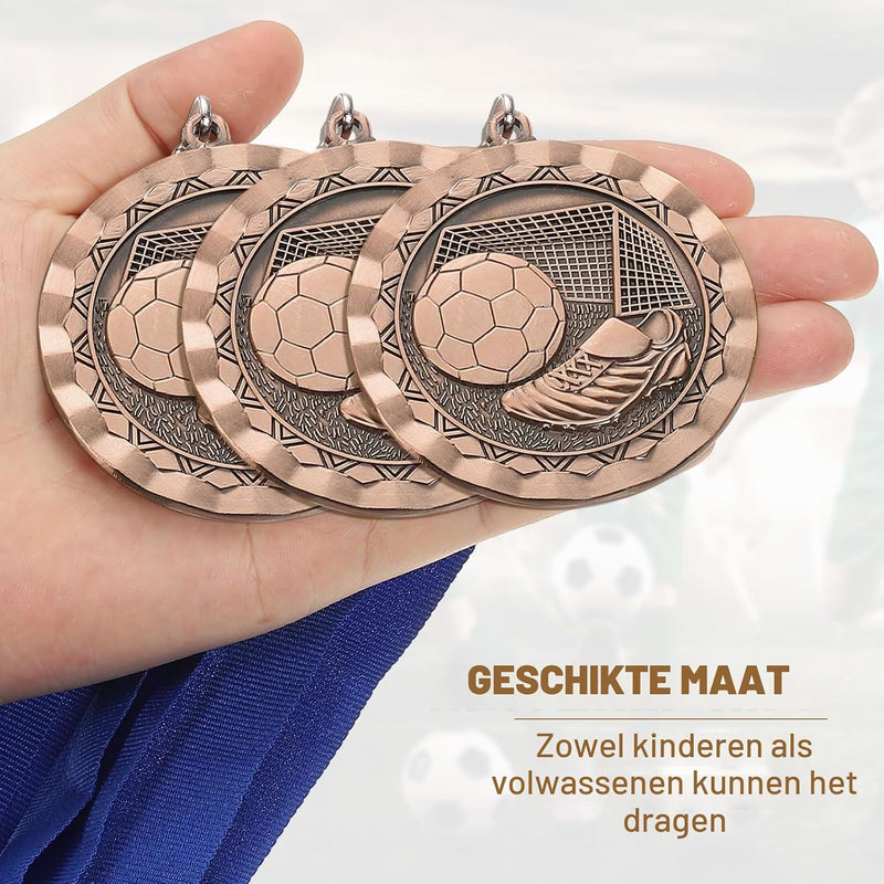 Laden Sie das Bild in Galerie -Viewer, Voetbal medaille met neklint van zinklegering – sportmedaille – prijs en trofee
