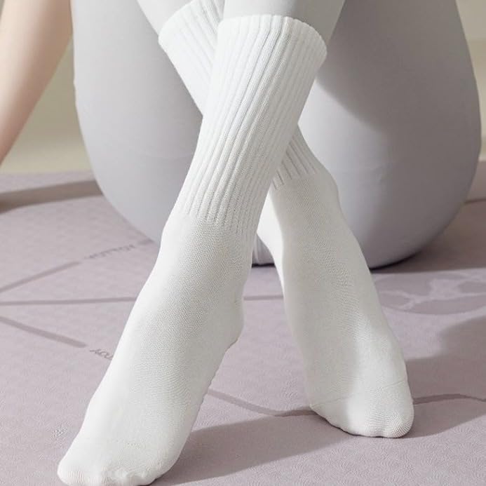 Laad afbeelding in Galerijviewer, Antislip yogasokken 4 paar van ademend katoen met siliconen grip en dubbele strepen voor pilates en dansen – gripsokken – balletslokken - happygetfit.com
